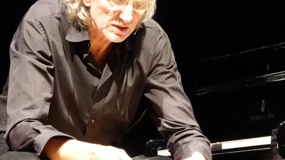 Geht nächstes Jahr in Rente: Uli Masuth hört als Kabarettist auf. Seine Frau könne weitermachen, teilte er den Salzuflern mit. - © Axel Bürger