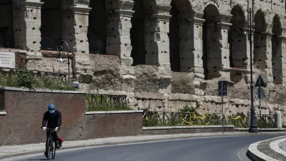 An die frische Luft - &copy; Foto: Cecilia Fabiano/LaPresse via ZUMA Press/dpa