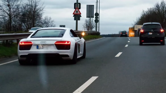 Nicht nur Boliden wie dieser Audi geben m&auml;chtig Gummi: Im vergangenen Jahr wurden mehr und auch deutlich schnellere Fahrzeuge geblitzt. - &copy; Kurt Ehmke