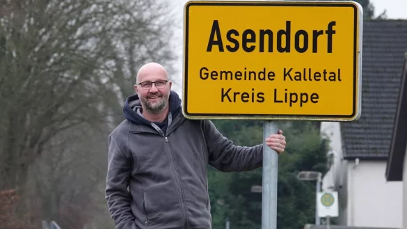 Lebt in Asendorf und setzt sich ein: Frank Morscheiser ist seit sechs Jahren Vorsitzender der Dorfgemeinschaft. - © Axel Bürger