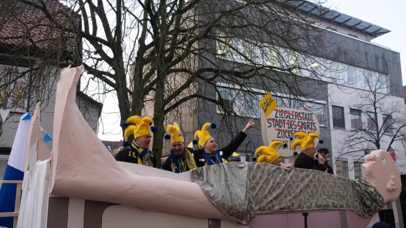 Am Rosenmontag ist Lages Innenstadt wie in den Jahren zuvor Karnevalshochburg. Stra&szlig;en werden in diesem Jahr gesperrt und mit zus&auml;tzlichen mobilen Sperren abgesichert. - &copy; Fotorechte: Dets