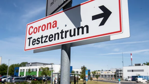 Corona-Testzentrum - &copy; Foto: Swen Pf&ouml;rtner/dpa/dpa-tmn