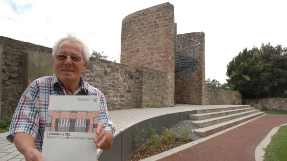 Dieter Podewils im Schweigegarten Blomberg.&nbsp; - &copy; Manfred Brinkmeier
