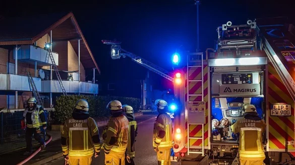 Ein Feuer hat in einem Mehrfamilienhaus in Billinghausen gro&szlig;en Schaden angerichtet. Die Polizei geht von fahrl&auml;ssiger Brandstiftung aus. - &copy; Freitag TV