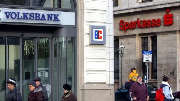 Filialen der Volksbank und der Sparkasse - &copy; Foto: Peter Endig/Archivbild
