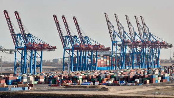 Hamburger Hafen - &copy; Foto: Georg Wendt/dpa