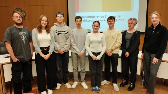 Neu gegründete Bezirksschülervertretung: (von links) Michael Dietz, Paulina Schäfer, Fynn Mommertz, Constantin Adam, Finnya Brauße, Maximilian Linden, Marlen Wolfram und Mirijam Niewald. - © Thomas Krügler