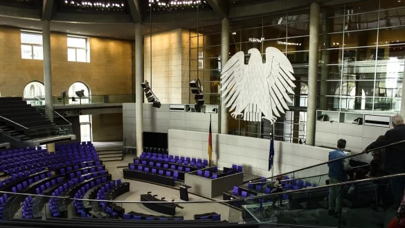 Der Plenarsaal des Bundestages. - © Symbolbild: Pixabay