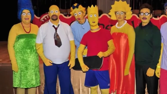 R&uuml;ckblick online auf den Alverdisser Karneval der letzten f&uuml;nf Jahre: die "Carnevalos" feiern dieses Jahr nach dem Motto "zu Hause feiern helau" vor dem Bildschirm mit einem 36 Minuten-Video. - &copy; Screenshot: Carnevalos.de