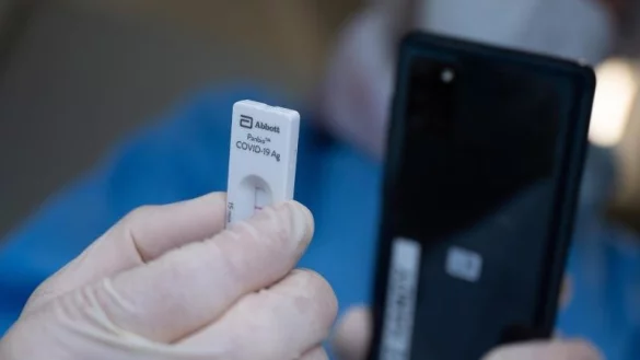 Corona-Schnelltest - &copy; Foto: Sebastian Gollnow/dpa