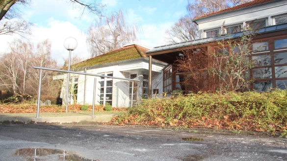 Bad im Besitz der Stadt: das Gemeindehaus in Hagen. - © Cordula Gröne