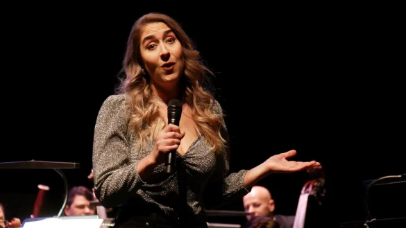 Bezaubernde Liebesromanzen. Sopranistin Emily Dorn interpretiert sehr beeindruckend Songs von Gershwin. - &copy; Thomas Kr&uuml;gler