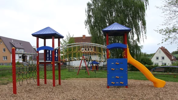 Der Spielplatz am Ahornweg in Lothe hat einen neuen Spielturm bekommen. - &copy; Freya K&ouml;hring(LZ)