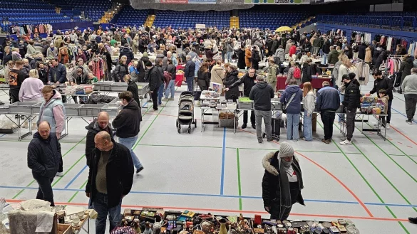 In der Phoenix-Contact-Arena gibt es am 10. November wieder einen gro&szlig;en Hallenflohmarkt. - &copy; Marktfuchs