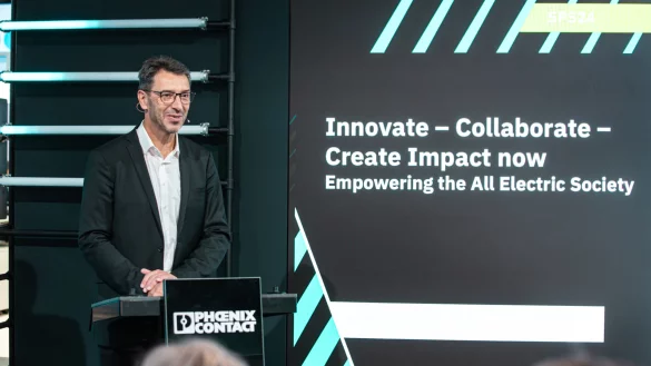 Ulrich Leidecker &auml;u&szlig;erte sich in N&uuml;rnberg zur wirtschaftlichen Situation von Phoenix Contact. - &copy; Phoenix Contact