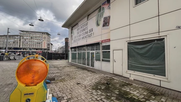 Lange hat sich am Pavillon auf dem Jahnplatz nichts getan. Jetzt k&uuml;ndigt die "Bar Celona"-Gastrokette den Umbaustart f&uuml;r die kommenden Wochen an. - &copy; Michael Schl&auml;ger