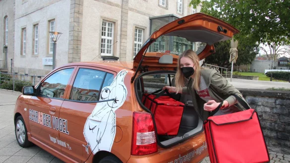 Dieser Detmolder Lieferdienst hat beheizbare Beh&auml;lter angeschafft, damit Burger warm bleiben. Kira Sabadschus hat nur gute Erfahrungen beim Ausliefern gemacht.&nbsp; - &copy; Cordula Gr&ouml;ne