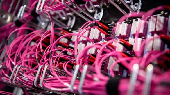 BSI warnt vor Sicherheitsl&uuml;cke in Server-Software - &copy; Foto: Matthias Balk/dpa