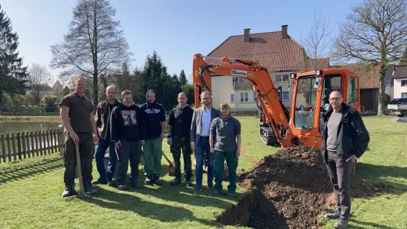 Start der Bauma&szlig;nahmen zur &Ouml;ffnung eines Teilabschnitts der Exter in Alverdissen. - &copy; Stadt Barntrup