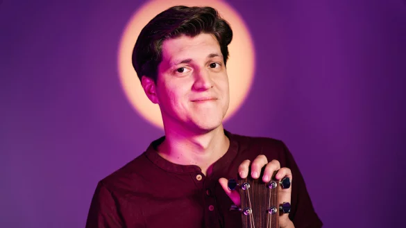 Liedermacher Falk pr&auml;sentiert im Kloster sein aktuelles Programm Unversch&auml;mt. - &copy; Marvin Ruppert