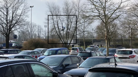 Mit einem Hubschrauber suchte die Polizei nach dem vermissten 89-Jährigen. Kurzzeitig landete er am Sportzentrum Werreanger. - © Thomas Reineke