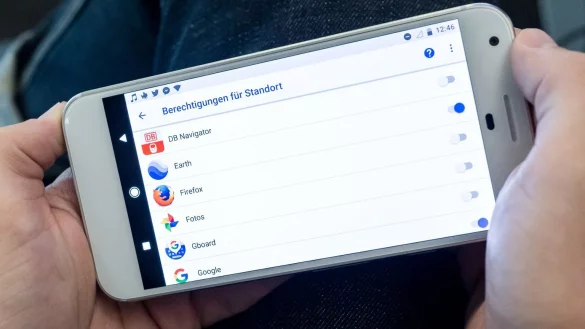 Berechtigungen pr&uuml;fen - &copy; Foto: Alexander Heinl/dpa-tmn