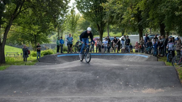 An der Burg Horn gibt es schon eine Pumptrack-Anlage &ndash; das &auml;hnliche Projekt in Lemgo muss noch eine Extra-Runde bei der Genehmigung drehen. - &copy; Philipp Kersten