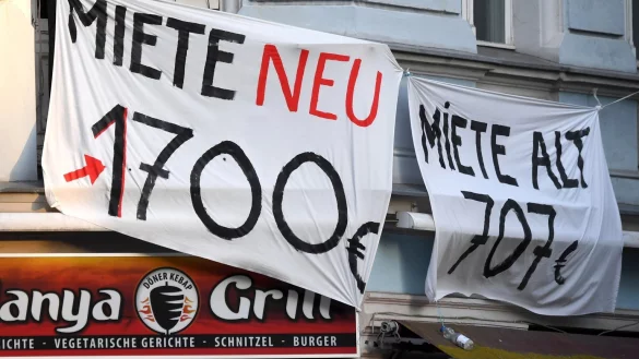 Protest gegen Mieterh&ouml;hung - &copy; Foto: Ralf Hirschberger/dpa-Zentralbild/dpa-tmn
