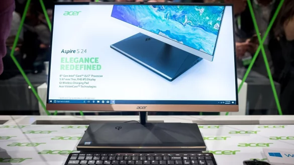 All-in-One-PC Aspire S24 - &copy; Foto: Alexander Heinl/dpa-tmn