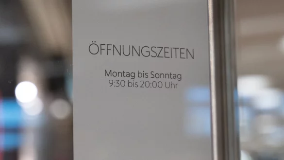 Wie die &Ouml;ffnungszeiten f&uuml;r Gesch&auml;fte an den Ostertagen sein d&uuml;rfen, regelt in NRW das Laden&ouml;ffnungsgesetz. - &copy; Magdalena Henkel/dpa