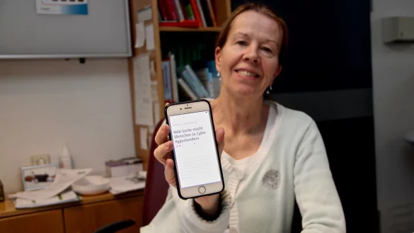 Das Internet bietet unz&auml;hlige Informationen &ndash; auch &uuml;ber Symptome und Krankheiten aller Art. Allgemeinmedizinerin Gundula Krause muss in ihrer Praxis immer wieder besorgte Patienten beruhigen, die zuvor selbst recherchiert haben. - &copy; Heidi Stork