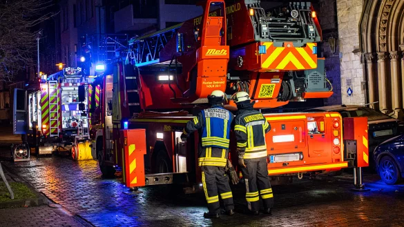 In der Sch&uuml;lerstra&szlig;e hat es am sp&auml;ten Mittwochabend in einer Dachgeschosswohnung gebrannt. - &copy; Tim Freitag