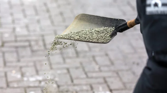 Salzfreies Streumittel - &copy; Foto: Michael Reichel