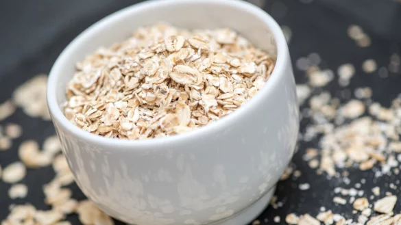 Haferflocken zum Fr&uuml;hst&uuml;ck - &copy; Foto: Andrea Warnecke/dpa-tmn