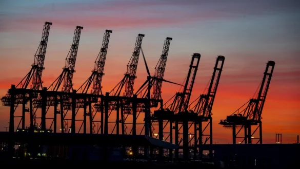 Im Juni hat sich die im Mai begonnene Erholung fortgesetzt - die Exporte stiegen kr&auml;ftig. - &copy; Axel Heimken/dpa