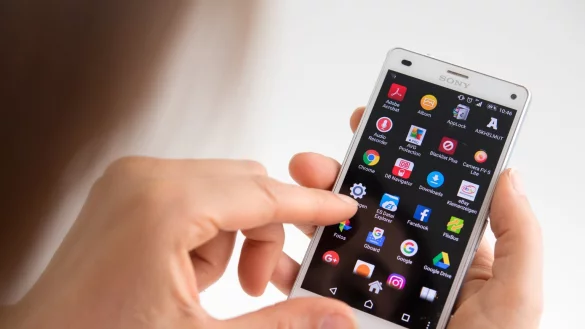 App-&Uuml;bersicht auf einem Smartphone - &copy; Foto: Andrea Warnecke/dpa-tmn