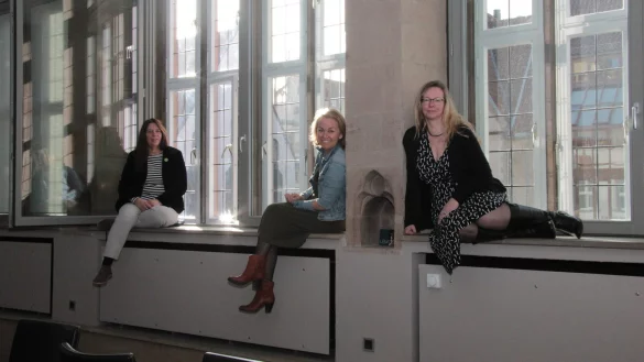Mehr Frauen sollen sich politisch, gesellschaftlich und ehrenamtlich engagieren. Dazu haben (von links) Claudia Stolz, Britta Y. Stricker und Christiane Thiel die Initiative "Frauenblick auf Politik" ins Leben gerufen. - &copy; Carolin Brokmann-F&ouml;rster