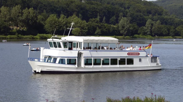 Schippert in ruhigem Gew&auml;sser: die &bdquo;MS SchiederSee&ldquo;. - &copy; Foto: Privat