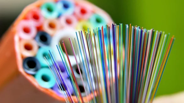 Die Firma Sewikom verlegt zurzeit ihre Kabel im Extertaler Gemeindegebiet. Der Breitbandausbau f&uuml;r die Schulen und die Oberbergklinik in La&szlig;bruch soll bis Anfang 2022 kommen.&nbsp; - &copy; Jan Woitas/dpa