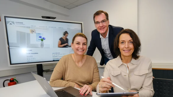 Immobilienunternehmer: Susanne Klasing (v.r.), Stefan Klasing und die neue Disse-Gesch&auml;ftsf&uuml;hrerin Alexandra Ayasse. - &copy; Andreas Zobe