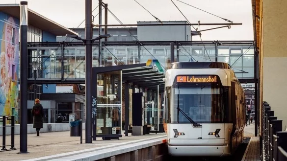 Bei dem Unglück ist eine Stadtbahn entgleist. - © Symbolbild MoBiel