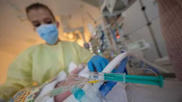 In den vergangenen zwei Jahren mussten in Deutschland sehr viele Kinder in Folge einer RSV-Infektion intensivmedizinisch versorgt werden. - &copy; picture alliance/dpa