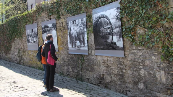 Aktuelle Ausstellung: Entlang der Bruchmauerstra&szlig;e sind noch bis zum 16. Mai Bilder zu sehen, die von der St&auml;dtepartnerschaft zeugen. Dazu kommen einige Ansichten aus Hasselt. - &copy; Jana Beckmann