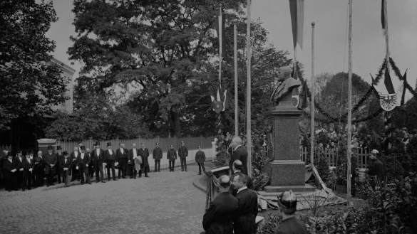 Feierlichkeiten zum 50-jährigen Bestehen der Hoffmann's Stärkefabriken am 29. September 1900
 - © Foto: Stadtarchiv Bad Sazulfen