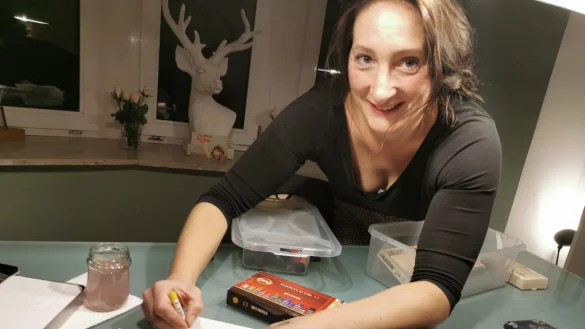 Entdeckte nach einer Krise die Kunsttherapie und lie&szlig; sich zertifizieren: Innana Gr&auml;fin Stolberg-Wernigerode er&ouml;ffnet am 1. November in Bega ein Atelier f&uuml;r Kunsttherapie. - &copy; Sylvia Frevert