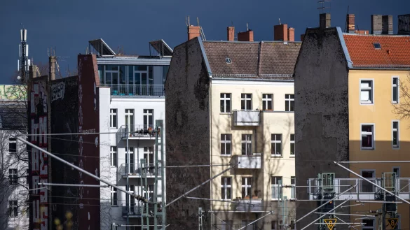 In 57 NRW-Städten soll ab März die Mietpreisbremse gelten. - © dpa