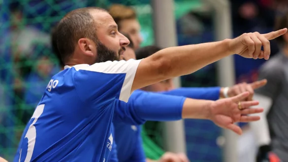 Der neue Mann auf der Kommandobr&uuml;cke: Ilker Siviloglu wird in der kommenden Saison Trainer des Fu&szlig;ball-Bezirksligisten TBV Lemgo. - &copy; Paul Cohen