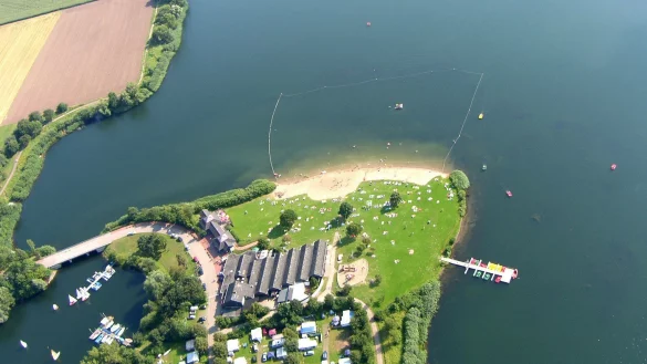 Die Freizeitanlage Gro&szlig;er Weserbogen in Porta Westfalica hat einen 20 Hektar gro&szlig;en Badesee.&nbsp; - &copy; MT