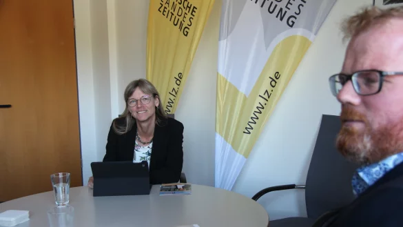 Michaela Lehnert, parteilose B&uuml;rgermeisterkandidatin f&uuml;r D&ouml;rentrup, stellt sich in den LZ-Redaktionsr&auml;umen den Fragen ihres Kontrahenten Friso Veldink. - &copy; Seda Hagemann