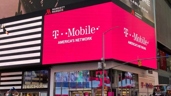 T-Mobile - &copy; Foto: Christoph Dernbach/dpa
